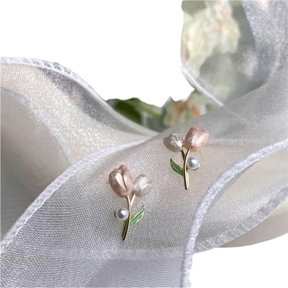 Enamel Flower Stud Earrings with Pearl - Picture 4 of 4
